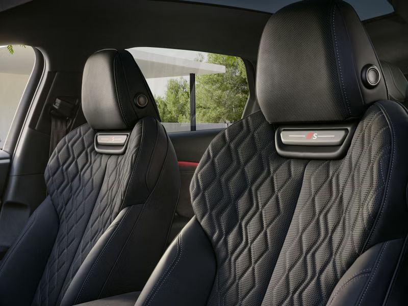 Predné sedadlá v Audi S6 Sportback e-tron