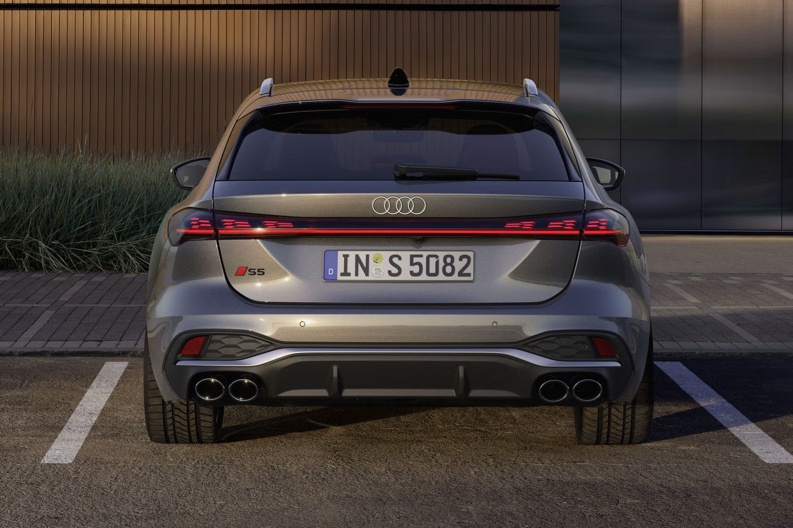 Pohľad na zadné partie Audi S5 Avant