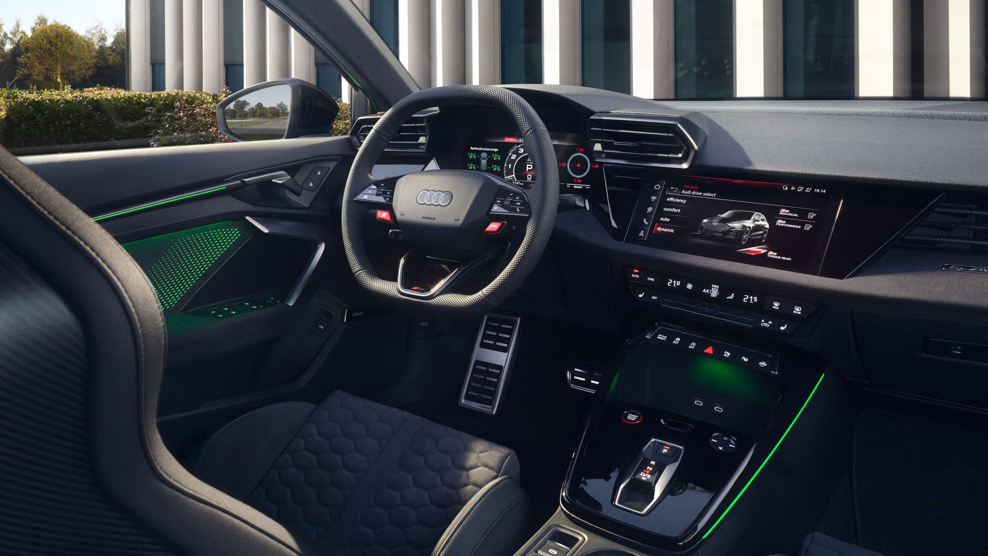 Pohľad zozadu na miesto vodiča modelu RS 3 Sportback. 