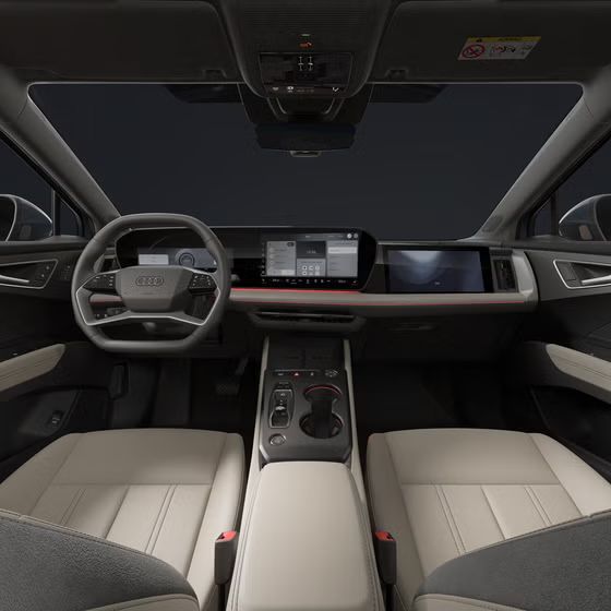 Pohľad zozadu na kokpit a zakrivený panoramatický displej SUV Q4 e-tron.