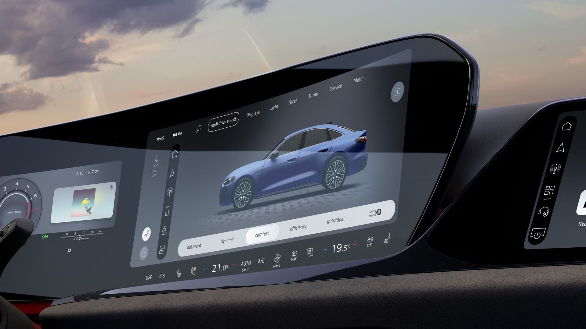 Interiér a kokpit modelu S5 Avant z pohľadu spolujazdca. Interiér je osvetlený oranžovým ambientným osvetlením. 