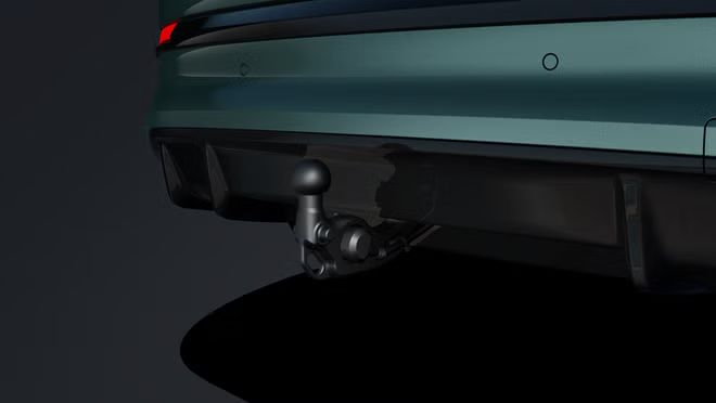 Detailný záber na zadnú časť so zameraním na ťažné zariadenie.