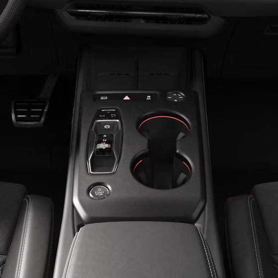 Detail stredovej konzoly v kokpite modelu Q4 Sportback e-tron.