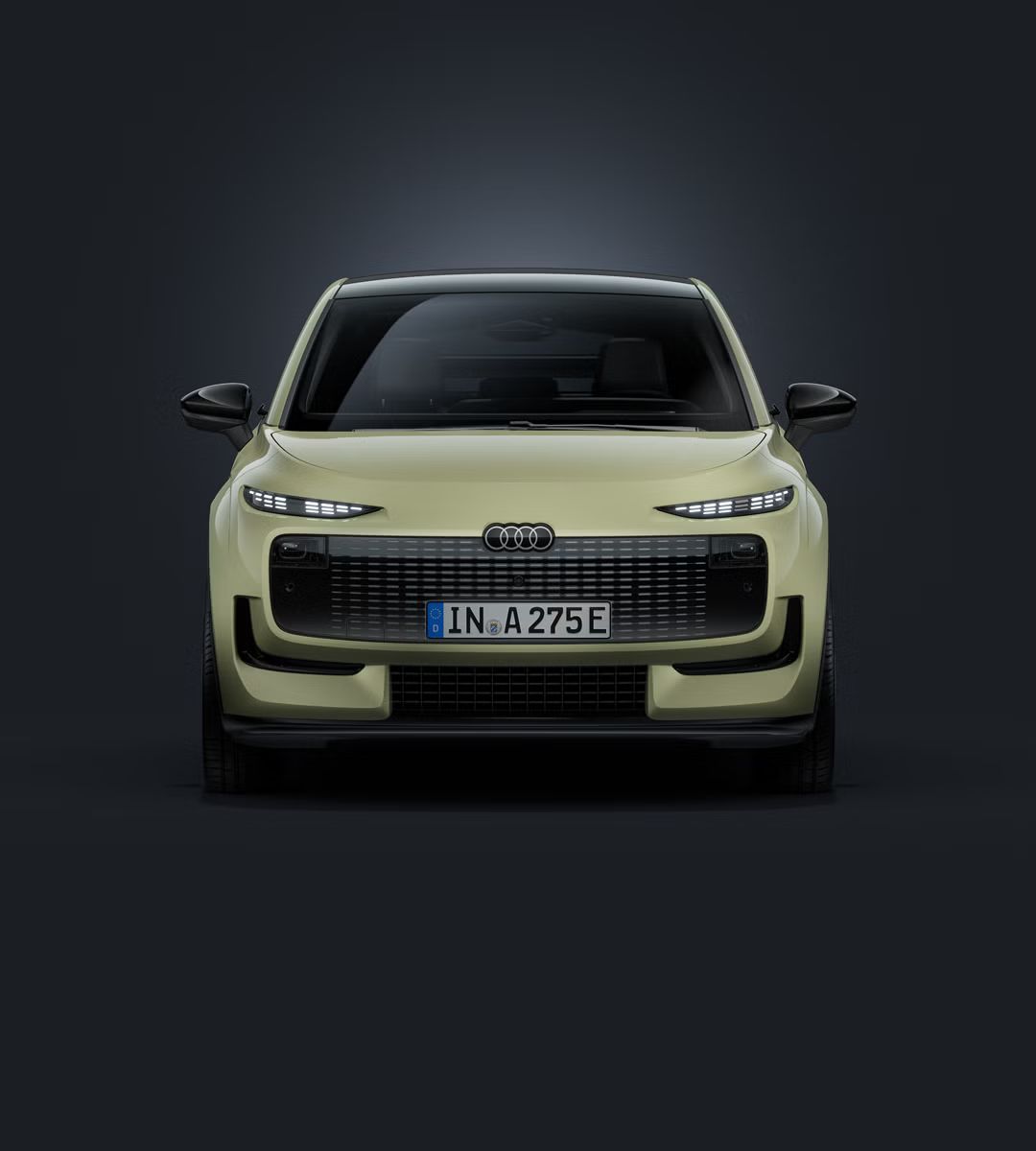 Audi A2 e-tron spredu na tmavom pozadí.