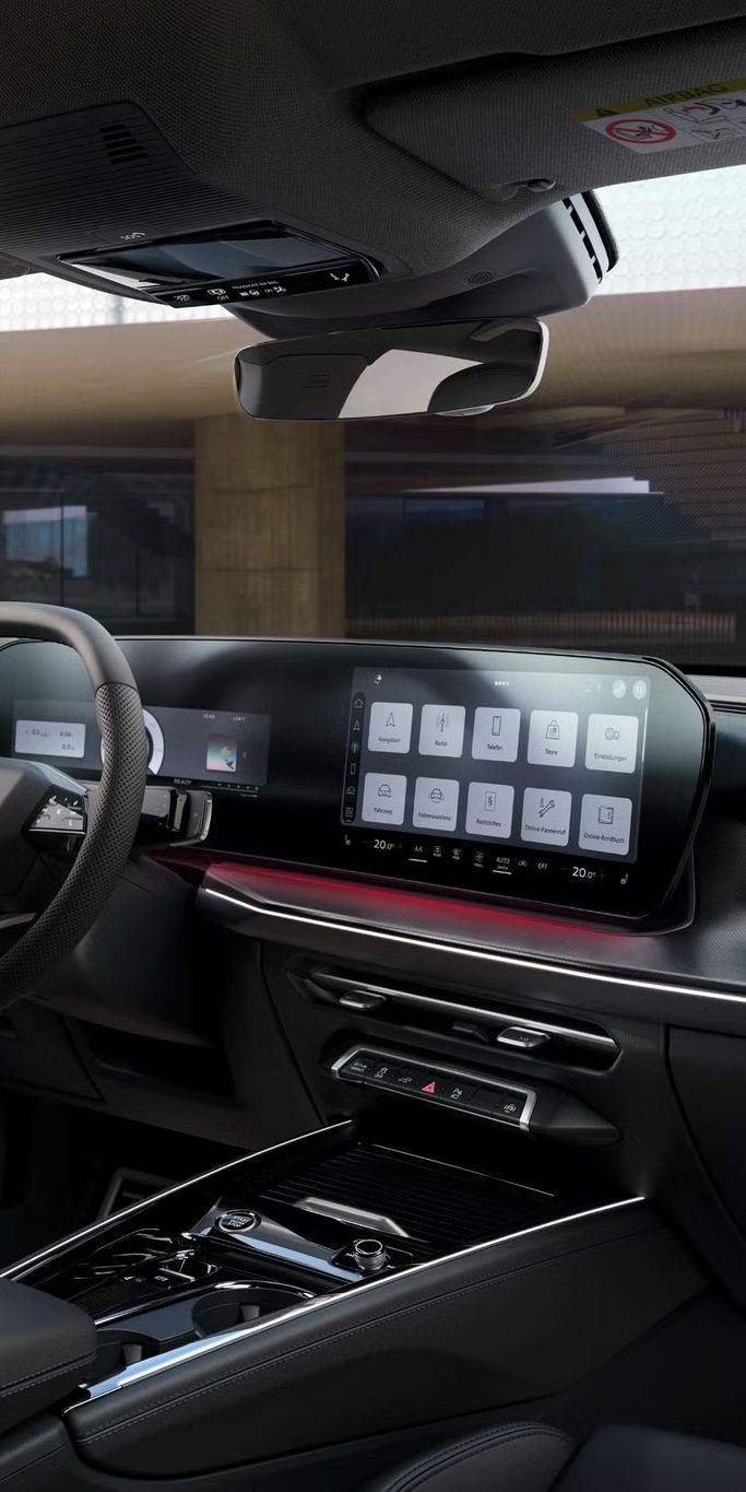 Innenraum des Audi Q3 Sportback e-hybrid mit Lenkrad und Panoramadisplay