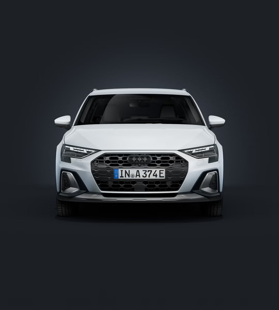 Audi A3 allstreet e-hybrid na tmavom pozadí.