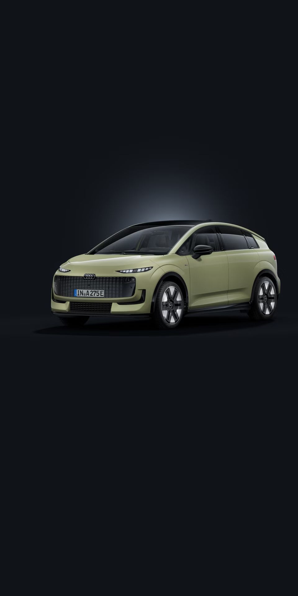 Zelené Audi A2 e-tron spredu na tmavom pozadí.